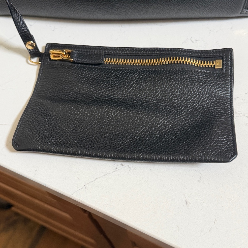 Tom Ford Black Leather Shoulder Bag with Gold Hardware - Picture 4 of 12